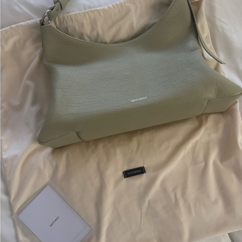 Unifinger Soft Green Women's Bag in Calfskin leather